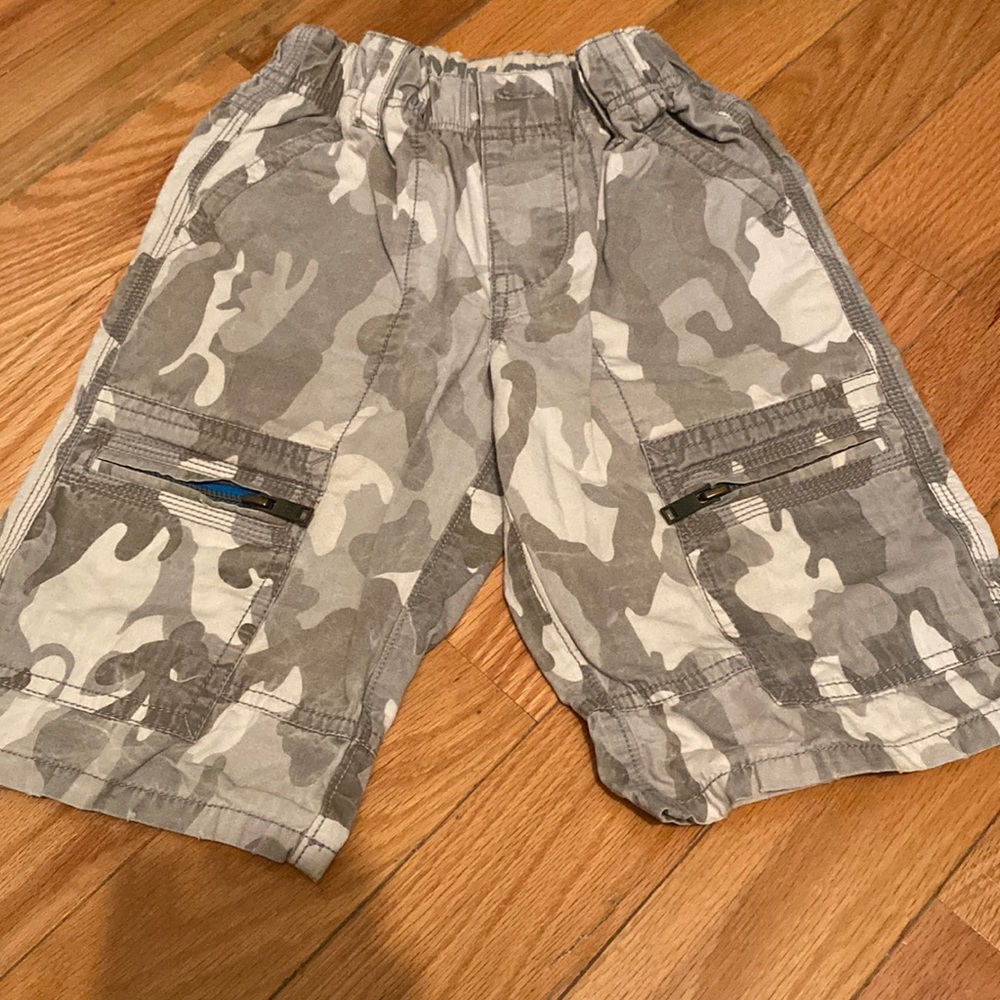 Boys 77 kids camouflage shorts Size 6